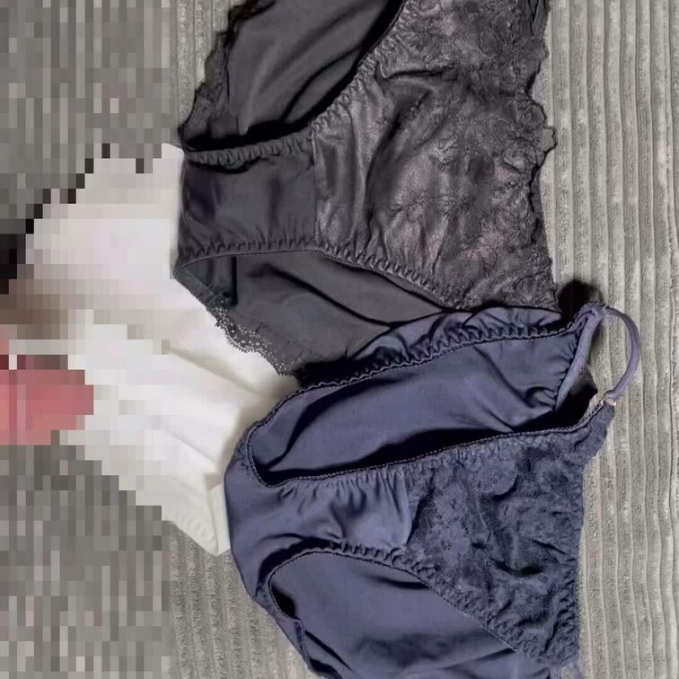 温泉行った日の行きと帰りのおパンツでシコシコした動画です😍
妻の普段の姿、野外露出とかしてる変態な姿、全部が大好きです