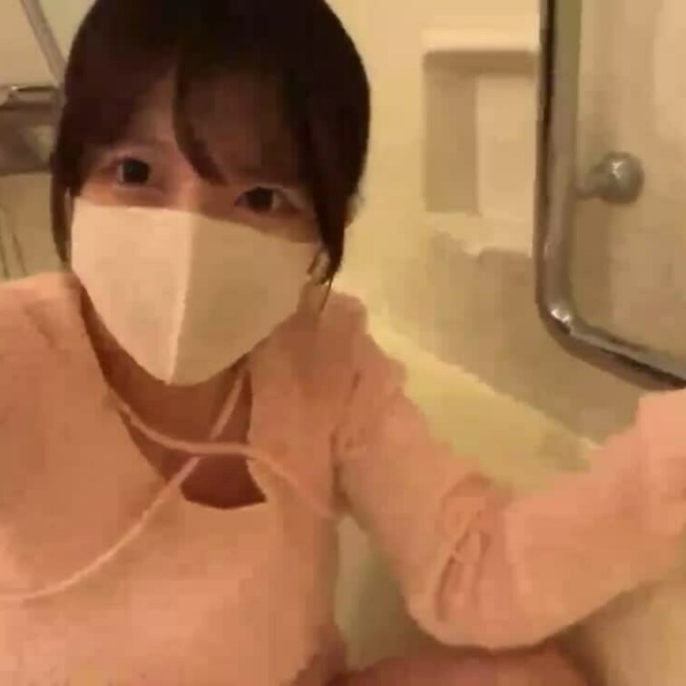 こんばんは〜☺️

12月13日の配信中に、スク水着たままおしっこした時の動画です💓

配信の録画(おしっこのと