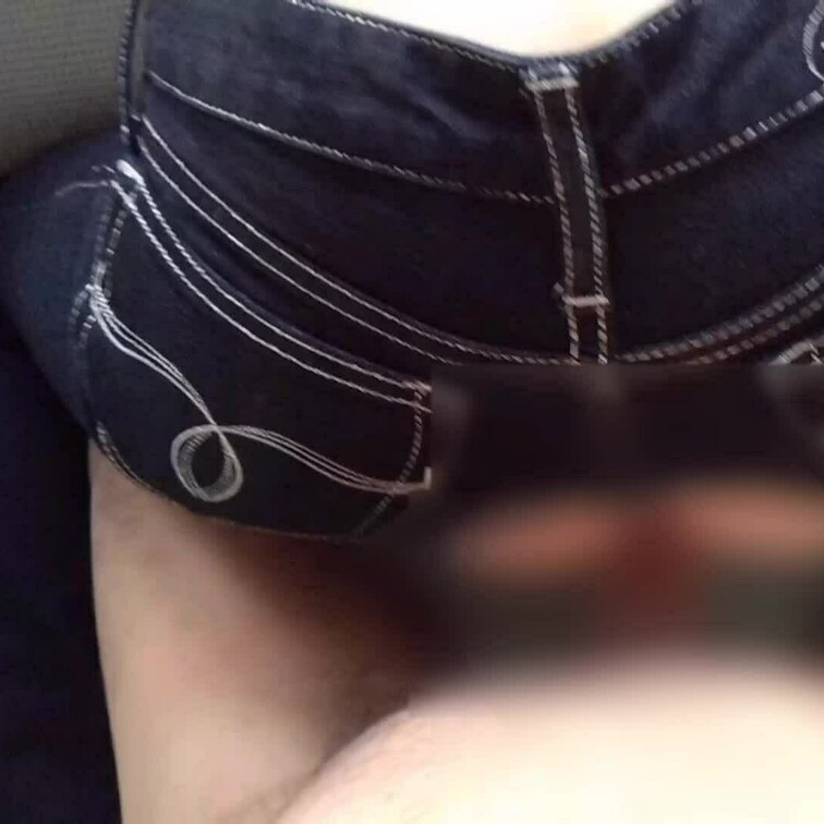 妻が悪友に会いたいと言って仕事の途中で悪友が抜け出しカーセックスした時、着衣のまま背面騎乗位で悪友が撮影してくれた動画で