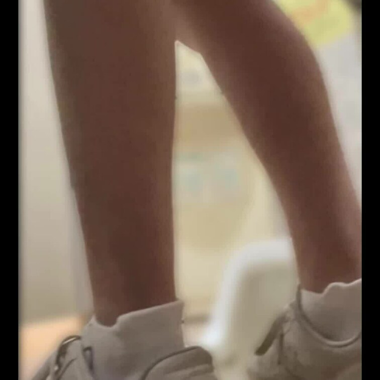 いつもありがとうございます😊
例の場所での、オシッコ動画です🥰
めちゃくちゃ勢いの良い🤩放尿動画です❤️
ですが🥺