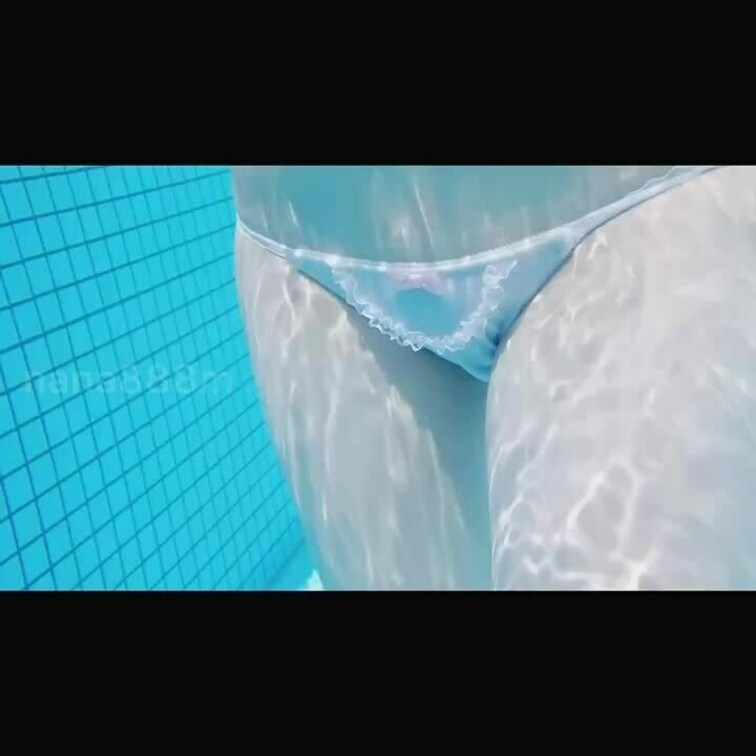 水中の中ってなんかえっちいですよね♡
