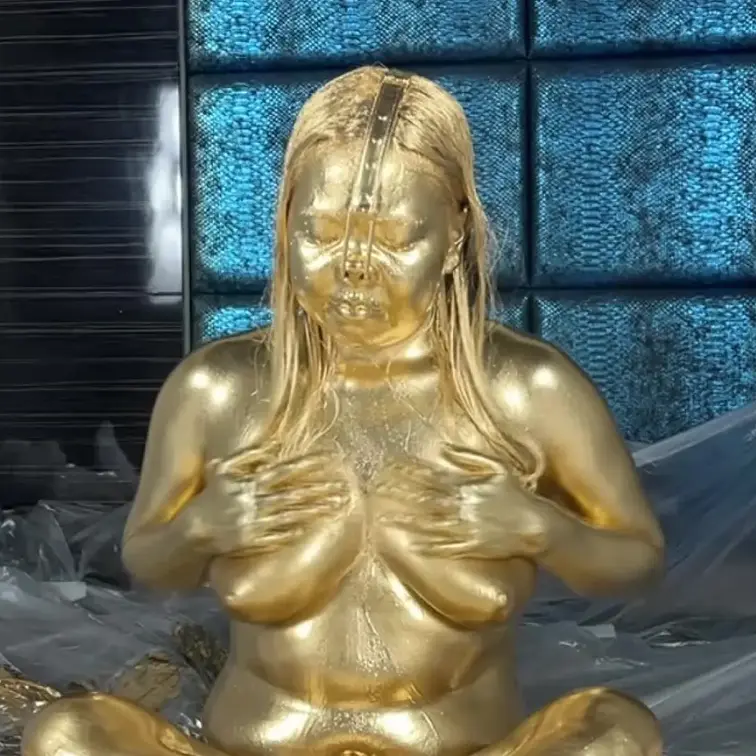 先日配信しましたThe Gold サツキの別カメラ映像①となります(約10分)
金色の姿で鼻フックやパンストを被った姿でプレイ！！

ノーマルプランには画像を公開！
※定点カメラのため一部見づらい箇所がございます

本編はこちら
https://myfans.jp/posts/90ca517b-79da-4345-a92a-a7dd67974407?utm_medium=referral&utm_source=share&utm_campaign=post_share