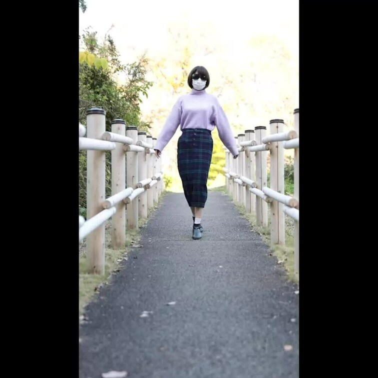 高身長の女性が野外露出AV女優をさせられる