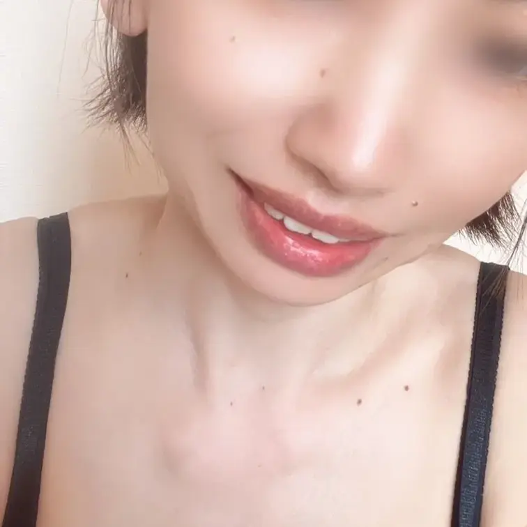 承認欲求の塊　
人妻　涼子　42歳自撮りムービー　

承認欲求の塊で旦那にはもう相手にされず毎日自撮りムービーを色