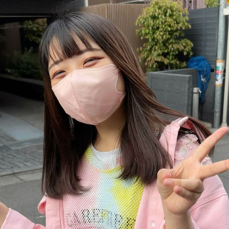 #57【MAHO 20歳】
今回ストリートスナップに協力してくれたのは、、POPな色合いのアイテムを使って春らしいコー