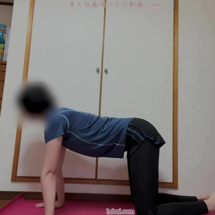 フィットネスウェアで足の体操するシーン撮影してみました☆