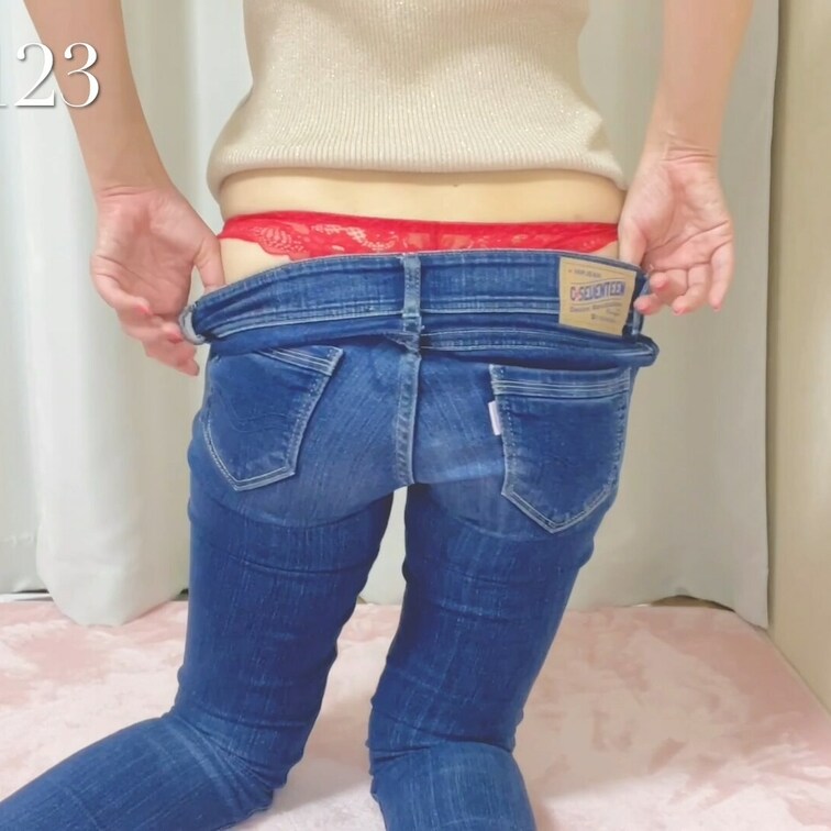 しほの普段着💕デニムとTバック😍