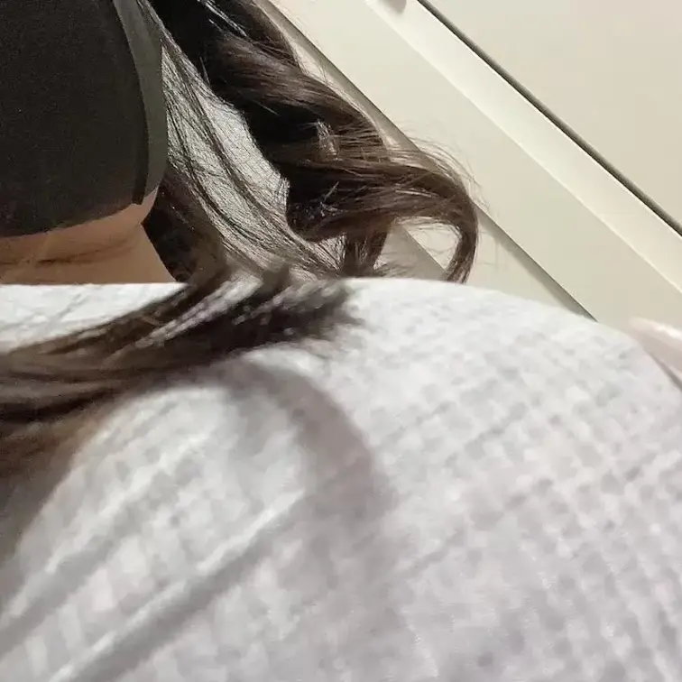 後輩ニューハーフのそら
服に上からでも乳首イジるの気持ちいい♡