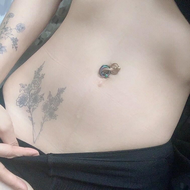 へそ出しただけ（×）( ॑  ॑ )