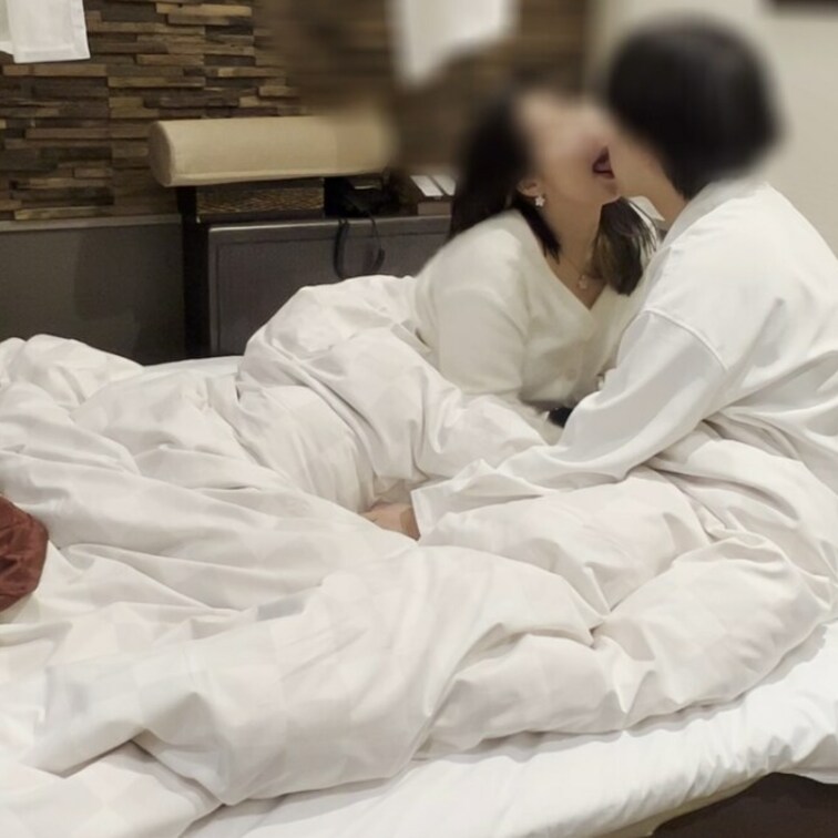 結婚記念日に…20歳も下の男の子と背徳不倫セックス(一回戦)💖旦那さんごめんなさい…旦那さんより大きくて硬いオチ●ポにど