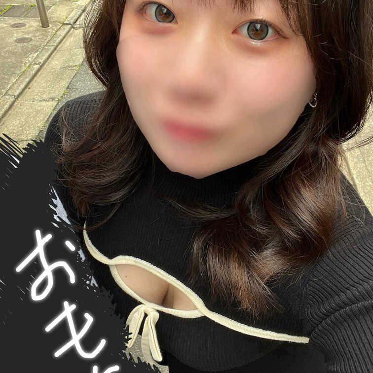今日はおでかけ🤍🤍🤍

おっぱいのとこすごい💦