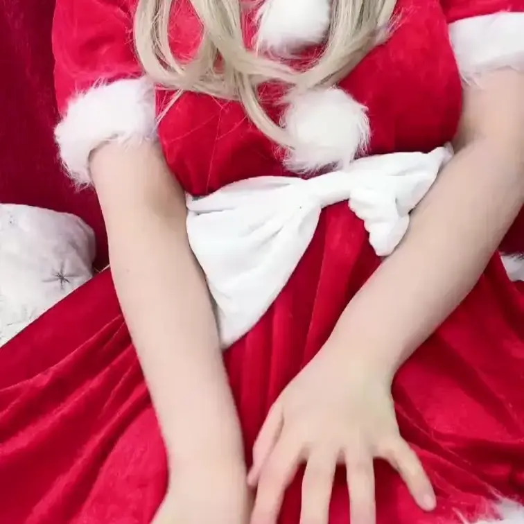 【2025/12/12公開】

クリスマスなので、安直にサンタワンピ

…もちろんえちえちなので
下は真っ赤な