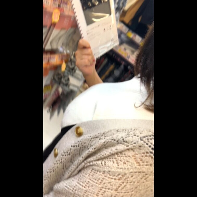 本編チョイ見せ☆
本編は単品販売から→

ホルスタイン級の爆乳お○○○さんが僕を誘惑する【おっぱい痴かん】

