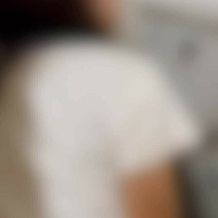 【美人教師の野外セックス】
✅26歳/教師/Tinder
Tinderで出会った美人教師が夜の公園で○○○束オモチャ
