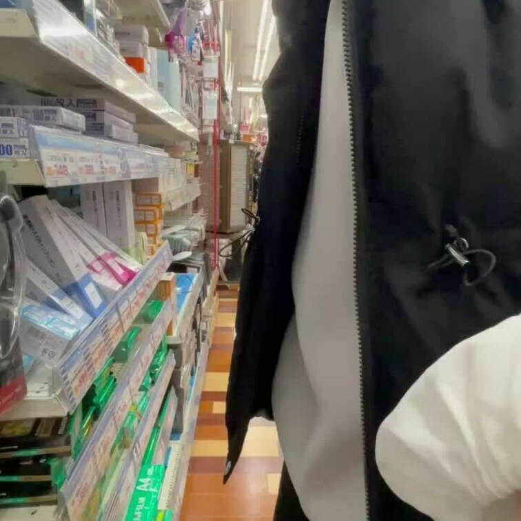カップルの近くで露出してたら彼氏さんの方にバレてたみたいで、後から1人でうみのところにきて痴○してきた動画です🥺

