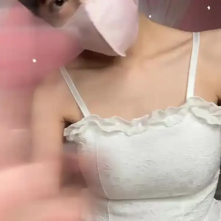 【みれい 20 歳】

みれいさんのライブ配信動画です
生ライブ配信だと、1 回の有料配信を視聴すると、おおよそ平