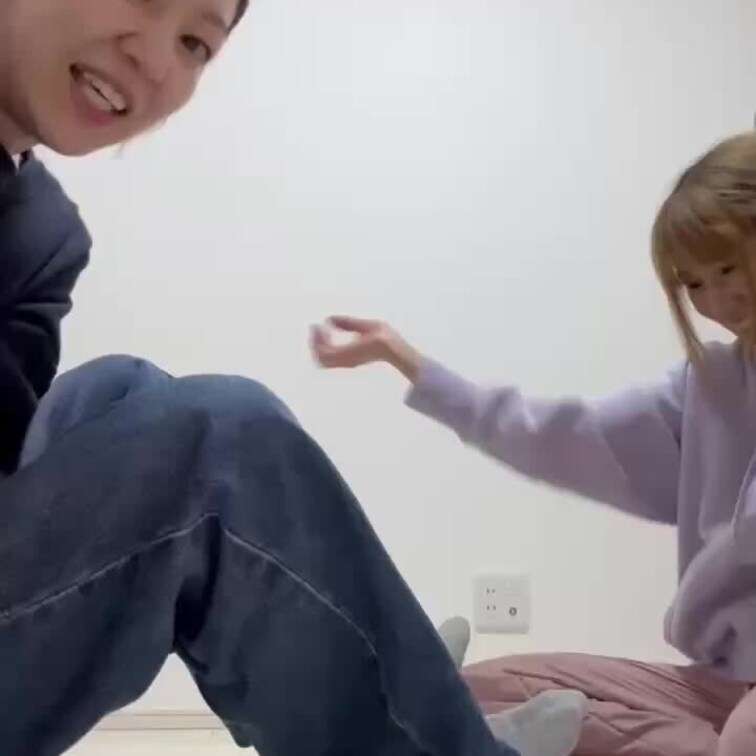 皆様大変お待たせしました！
今回のくすぐり動画はこちらです👍

是非いっぱい見てあげてくださいね(  ˆОˆ  )