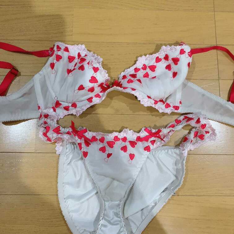 嫁ブラ&パン
もう臭いの一言ですね😂❤️