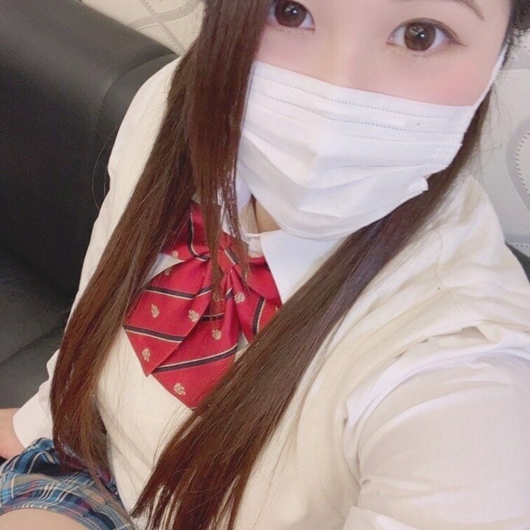 まゆぴだよーっ(*´ω`*)b
制服似合うかな( ˊ̱˂˃ˋ̱ )？

制服の動画の編集頑張ってるからお楽しみに💕