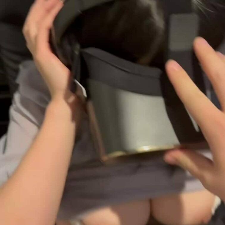 おともだちの前でオナニー撮影してたら我慢できなくなったみたいで撮影が終わったらそのままオモチャでズボズボされたり、そのま