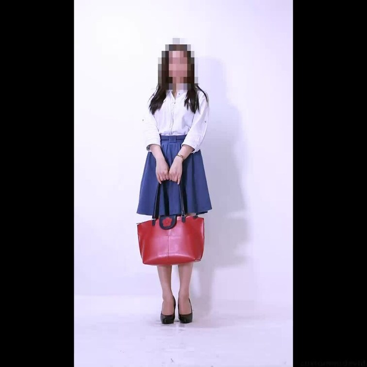 26歳、お○○○さんがブラジル人でお○○○さんが日本人のハーフ。
イベント会社で働いているOLさん。
展示会やPRの