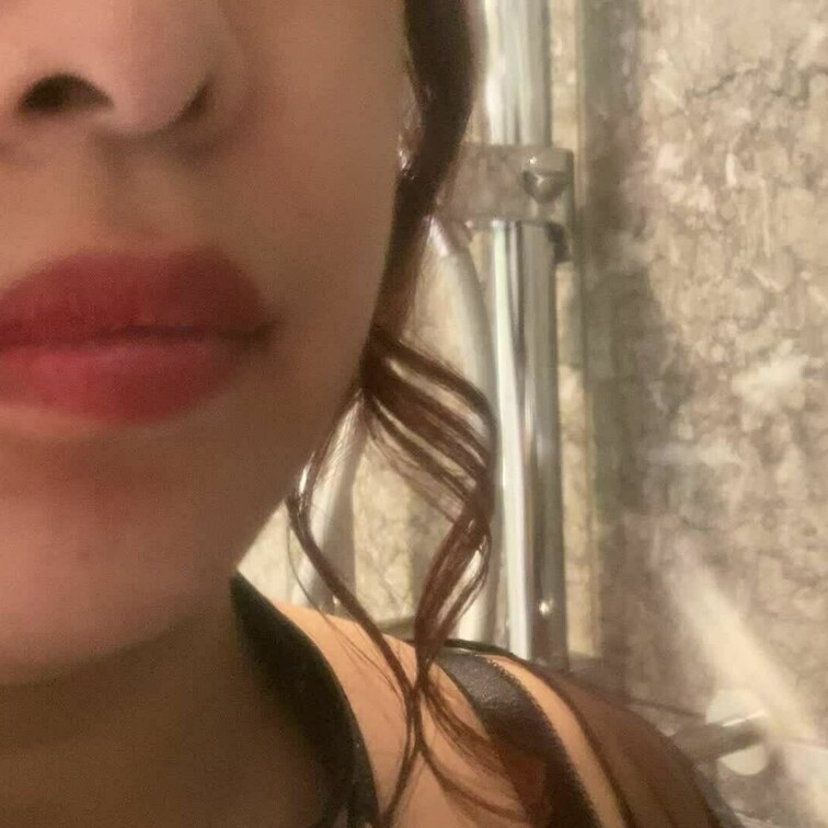 ガラスにペロペロ舐めてます♥️口腔フェチへ。