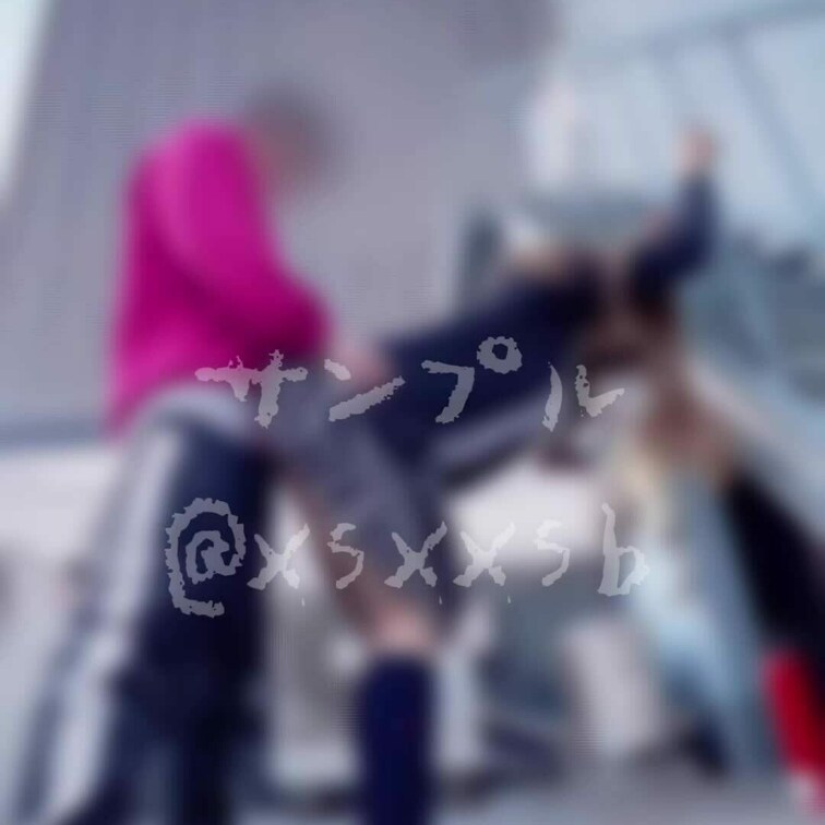 初めての…野外×制服セックス💕

意外と違うビルから人が出入り多かったり
アナウンス流れてたりで緊張感MAX！
