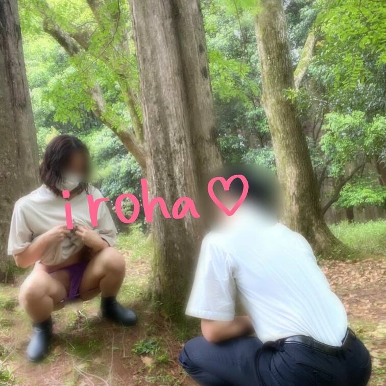 おしっこしてるところを見たいっていう方がいたので目の前でおしっこ‪♡
あんまり近すぎるとおしっこのしぶき掛かるよ〜💦💦
