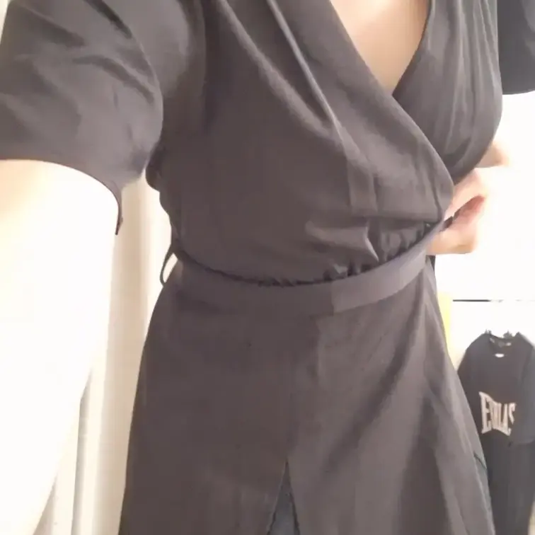 右上の「いいね♥」を押してからみてね♪
こんばんはサナです🌙

みんな待ってたでしょ？👀
今日の着替え動画はちょ