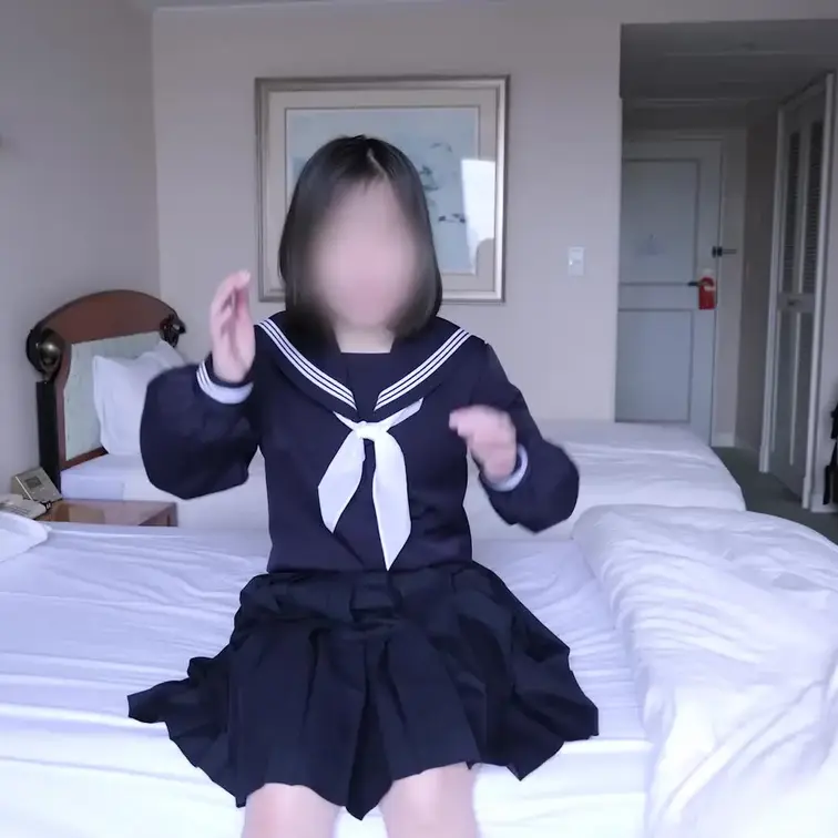 冬服セーラーさくらちゃん🌸ハメ撮り前に身だしなみを整えてます。この後おじチンでたっぷり可愛がって身だしなみを乱しておきま