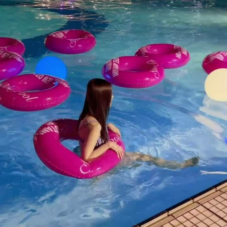 ナイトプール⛱️🦩

こっち向きなさい。笑