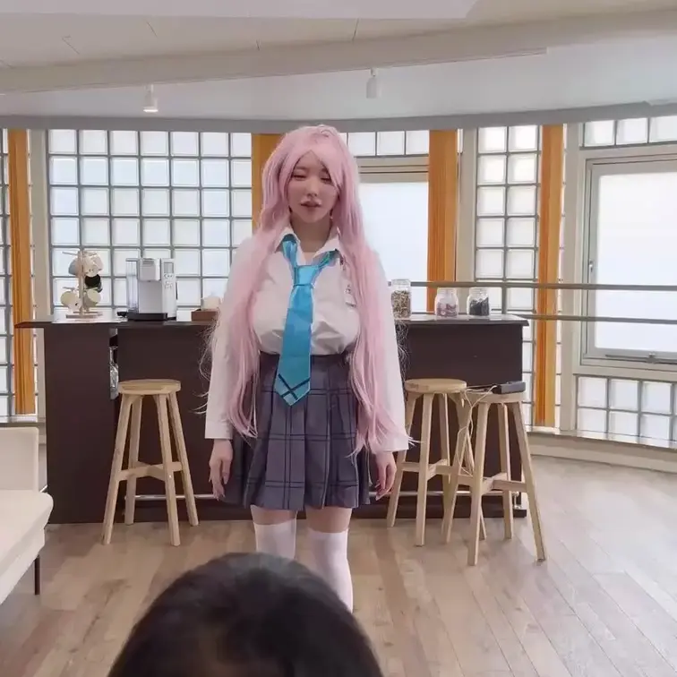 【母乳、潮。同時噴射。エビ反り失神放尿】
喰い物にされた4P輪💥~完全フル版~
「【失神。母乳吹き。潮吹き。海老反りイキ。】
コスプレ事務所の権力者達に喰い物にされた4P輪💥」
「【母乳、潮。同時噴射。失神放尿。】
喰い物にされた4P輪💥~完全版~」
の2つの9,800円の作品が
丸々入った作品となってます。
重複して購入されないようご注意ください。
◤◢◤◢◤◢◤◢◤◢◤◢◤◢
私のことをプロデュースしてくれる。
コスプレ活動を後押ししてくれる。
そうやって優しく迎え入れてくれた
某有名コスプレ事務所。
でも他の方がいる
事務所にも関わらず
いきなり脱がされたかと思うと
両腕を捕まれ身動きを
取れなくさせたり、
2穴が剥き出しになる体勢で
無理やり持ち上げられたりしました。
それからは
意識が朦朧としてきて
体も熱くなってきて、
抵抗する力もなぜだか湧かなくなり…。
数時間にわたって
乳首やおま◯こを弄ばれて
開発されてしまい、
ついにはちょっと触っただけで
ケイレン海老反りイキしながら
潮吹きさせられちゃったり、
Lカップのおっぱいを揉まれたり
乳首をつねられたりしただけで
ピュッピューーーーッ
ビーーーーーーーーーーーーッッッ
っと乳首からは母乳を吹き、
ハメ潮を何度も、
同時に吹き散らかす体にされました。
世間も知らない18歳の、
総フォロワー100万人以上いる
コスプレイヤーである私が、
4、50代の中年オジさんに
完全に喰い物にされ汚されました。
もう心身ともに限界ですし、
こんな”闇”が業界では蔓延ってるのに
彼らに対して何も制裁がないのは
私としては絶対に許せません。
なのでこの度
私が受けた出来事の
一部始終を収めた映像を
包み隠さず公開させていただくことにしました。
ただ私としては人に見せたくないような
内容になっています。
◤◢◤◢◤◢◤◢◤◢◤◢◤◢
※本来突っ込んではいけない闇に
完全に踏み込んでます。
以前公開した時は
1日程度で削除されました。
また予告なく削除される可能性が
とても高いので購入された方は
“すぐに”お持ちの端末に保存してください。
※彼らが撮影した動画で
もちろん私有地です。