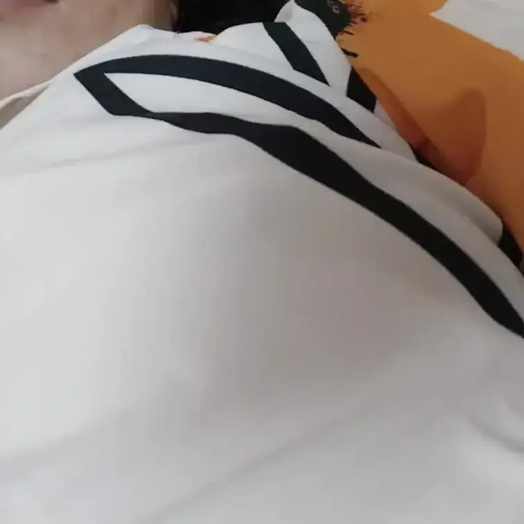 職場でチクニー❣️我慢できなくなって乳首触りまくっちゃった……