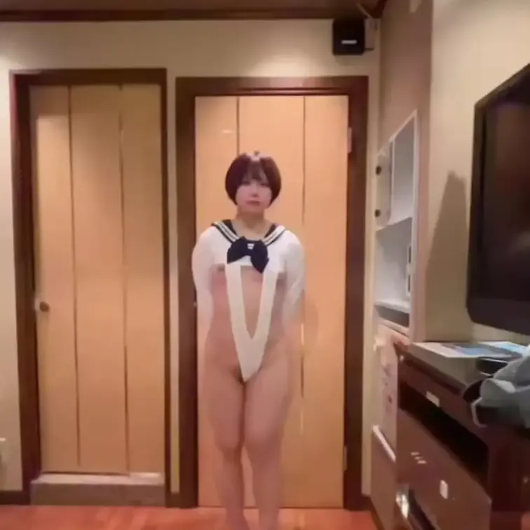 こんな派手なコスプレ着せられて…
正直そんなに元気なテンションじゃなくて。
でも、近すぎて　離れるのも面倒で。
