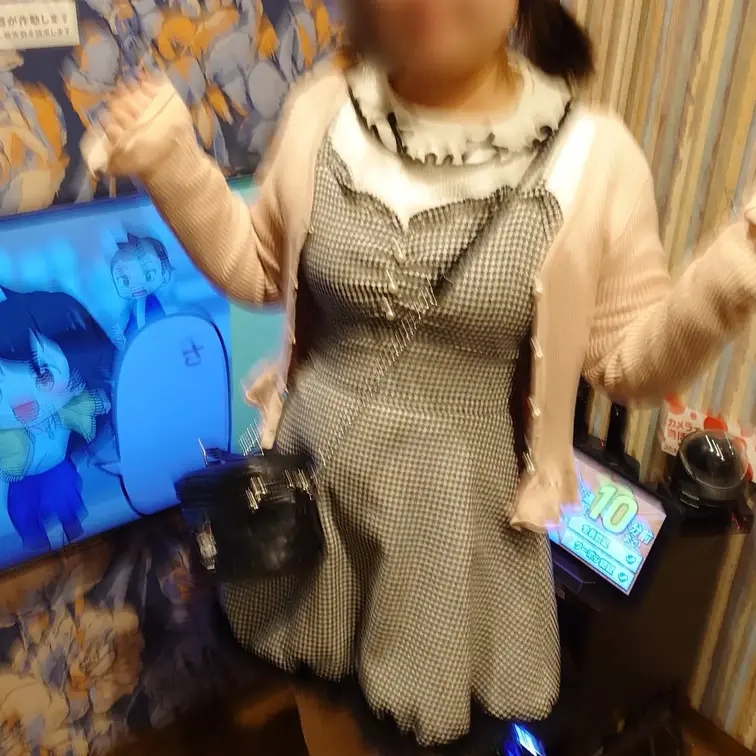次回の新作は148㌢　大学生とカラオケで3P　
男性2人　同時射精で大学生の口を精子で汚す。　

良い女を見つけま