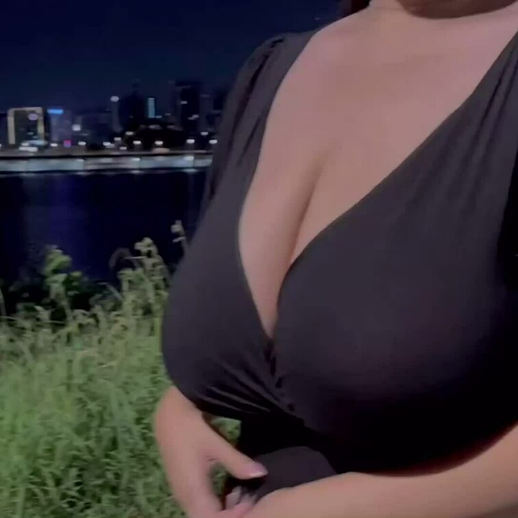 ノーパンノーブラでニップレスだけつけて露出しちゃいました・・