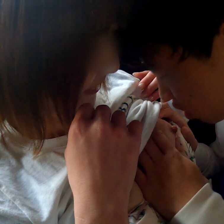 童貞君の初めての胸舐め＆初キス寸前（笑）

人妻さんに昼間の車内で抜いて貰う企画です。これも有料リリース予定です。
