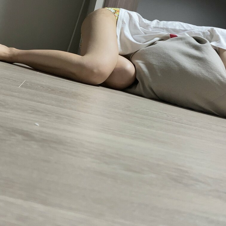 *金融新卒OL*
無防備すぎて即合体したくなる一枚📷