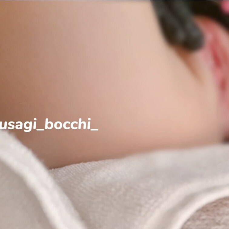 おまんまんドアップオナニー💕
少しずつお汁で濡れていくのが分かるし
音でも感じ取れて、撮ってて興奮した…！
気持ち