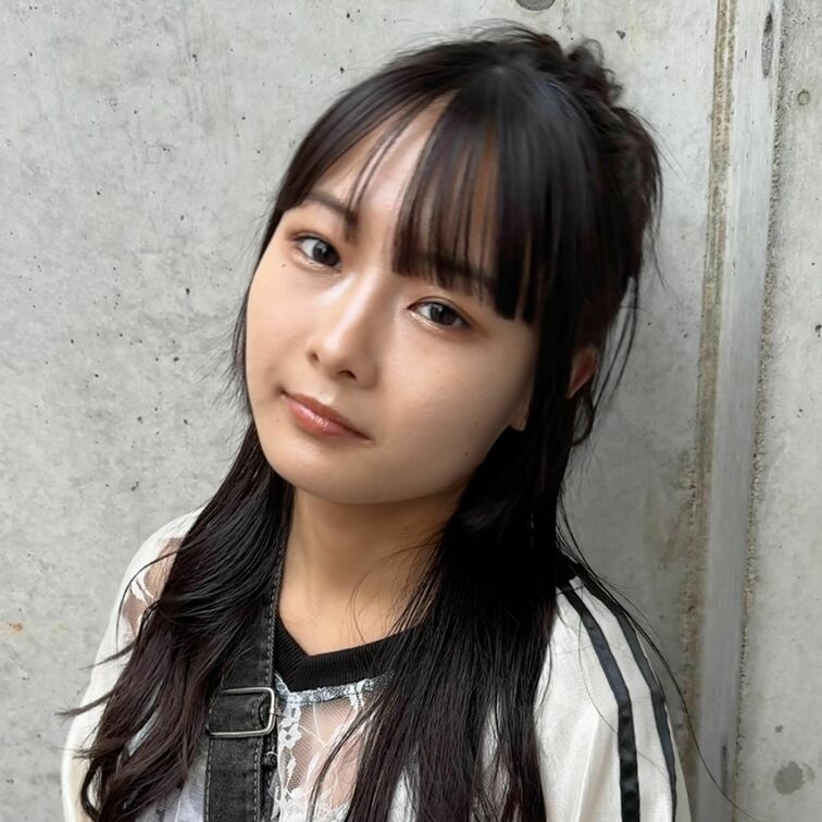 #208【MARINA 20歳】
今回ストリートスナップに協力してくれたのは、ガーリーなコーデが可愛いMARINAちゃ