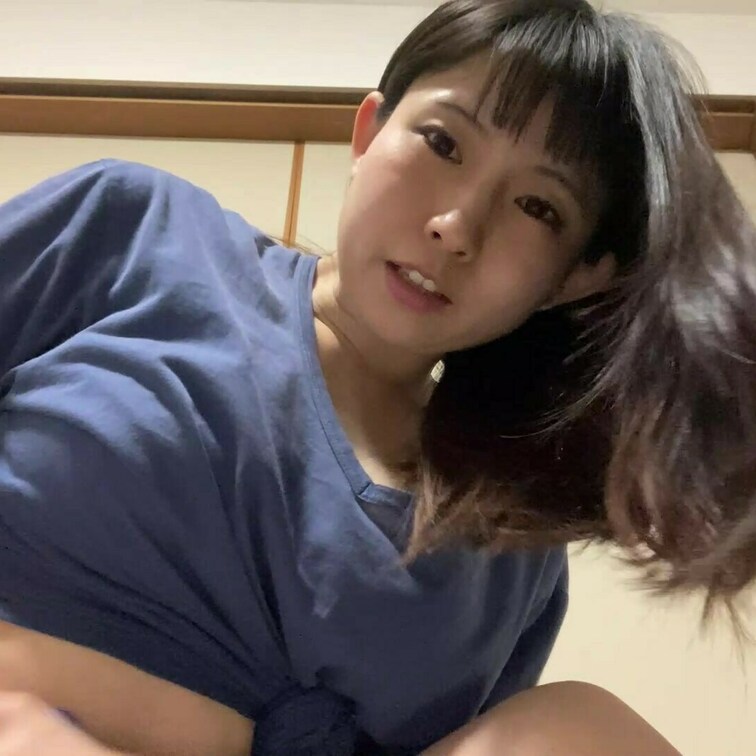 おしっこを我慢して、パンティを履いたまま、おしっこします。

241231