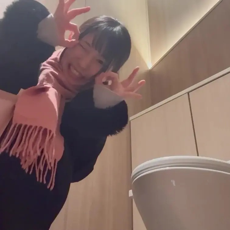 まこのおしっこ集です。メイド服でおしっこも収録しています。

⚠️豪華VIP見放題∞コースに含まれています。