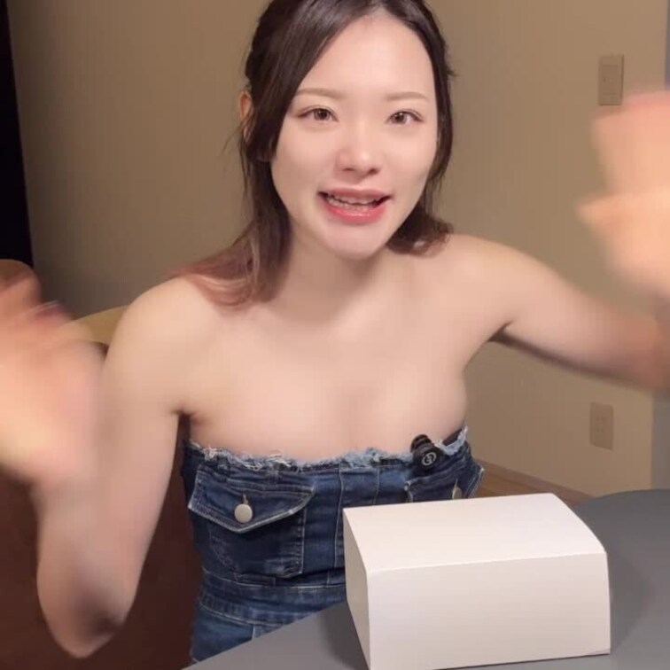 RYOにTENGA EGGをプレゼント❤️
YUUのおまんことどっちが気持いいか比べてみたよ☺️
