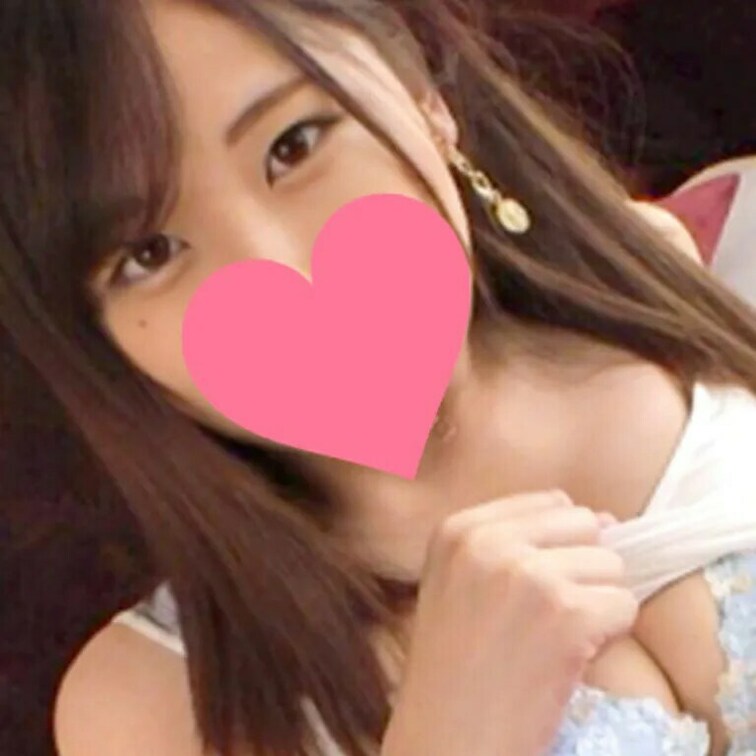 お菓子屋さんで働く清楚で可愛いP活女子💓
どこからどう見てもウブなのにエッチが始まると意外や意外！
じっとりアソコを