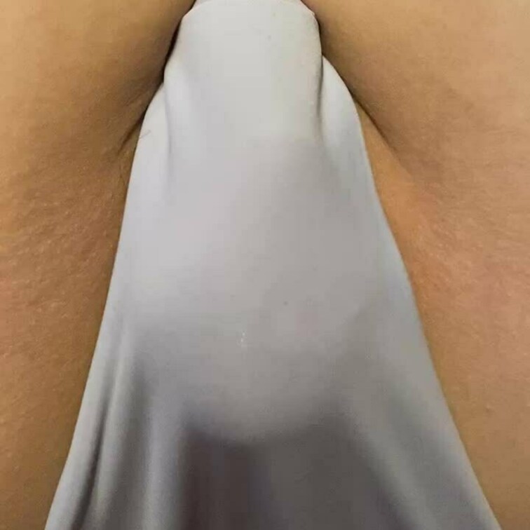 パンツの中にローター入れてオナニーショー