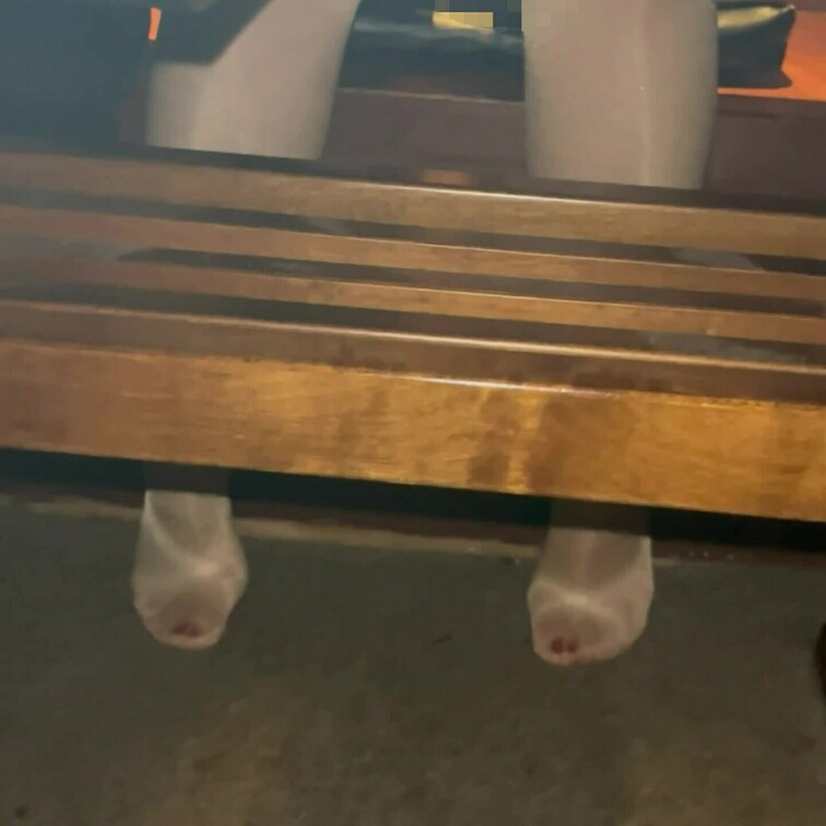 大人の飲み会の続きです
穴あきパンストに履き替えました