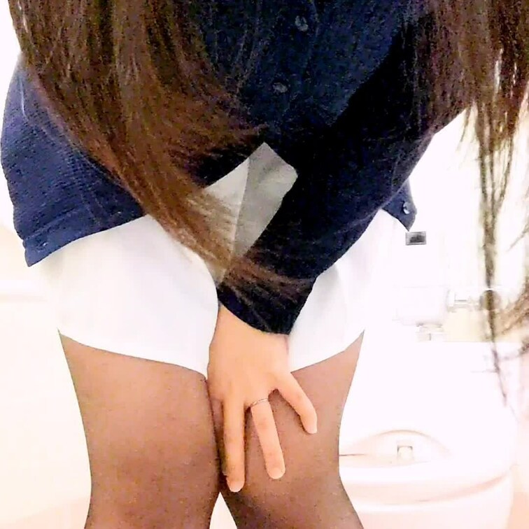 【8分】青い吸うやつで妻が○○○でオナニーしてきました。静かなのでしっかりイクまでオナニーできるようです。粘液が気持ちよ