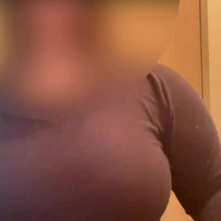 ただおぱいさわってるだけの動画ですが。。