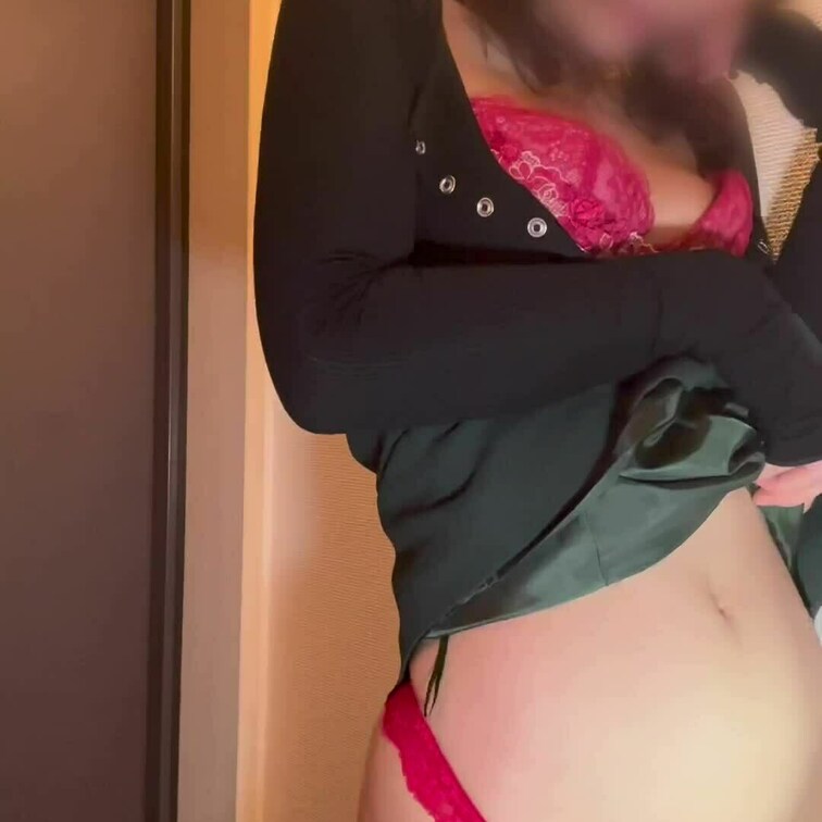 5/26 19:00から配信です！欲求不満で手マンされてビクビク震えながら頑張って立っている彼女

AKI 32歳　