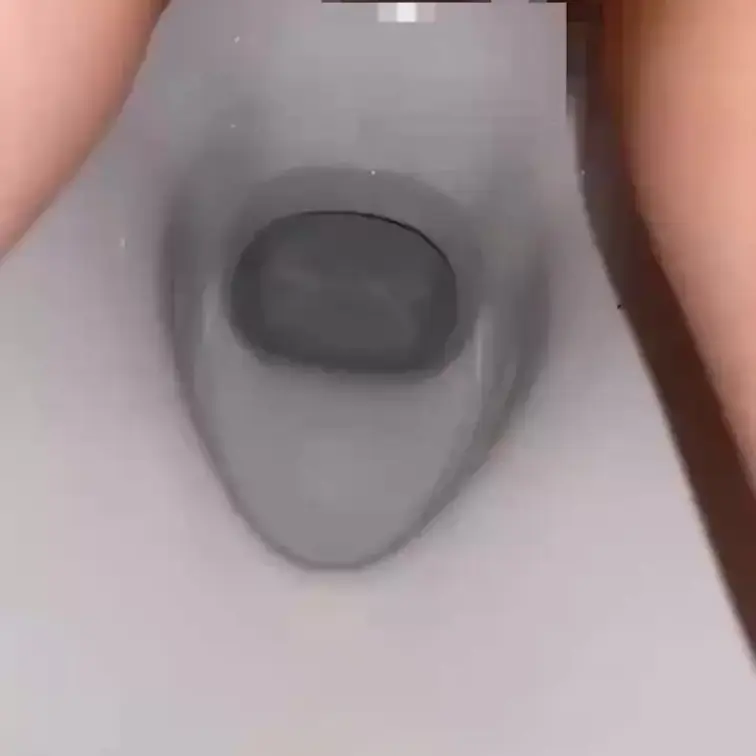 前に撮ってたおしっこ動画ですよー🎥